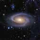 Connue depuis un demi-siècle, la boucle de Arp est une arche de poussière cosmique qui a longtemps été considérée comme une excroissance de la galaxie Messier 81. Une récente étude remet en cause cette hypothèse : cette boucle ferait partie de notre propre galaxie.