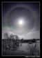 Que font les astrophotographes quand le lampadaire lunaire les empêche de photographier les étoiles ? Ils traquent les halos, ces couronnes lumineuses qui encerclent notre satellite naturel.