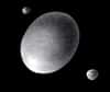 Découvert par l'équipe de José-Luis Ortiz, le petit corps, d’abord dénommé 2003 EL61 car sa première apparition sur une photographie date de 2003, puis, provisoirement, Santa, vient d'être officiellement baptisé par l’Union Astronomique Internationale : bienvenue à (136108) Haumea, la nouvelle planète naine.