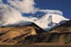 Sur le plateau tibétain, les immenses glaciers sont peut-être en régression depuis au moins 50 ans. Une équipe sino-américaine n’a en effet pas trouvé trace des tests nucléaires atmosphériques dans des carottes de glace. Si le phénomène se poursuit, près de 500 millions de personnes sont menacées.