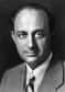 Prix Nobel de physique en 1938, l'italien Enrico Fermi, chef de l'équipe du Manhattan Project à l'Université de Chicago, a dirigé les recherches qui ont abouti à la première réaction nucléaire en chaine en 1942.