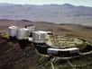 Un nouvel équipement, installé sur le Very Large Telescope de l'ESO (European Southern Observatory) au Chili, va permettre d'examiner en détail les propriétés physiques des nombreuses galaxies qui se forment dans l'Univers lointain. Ce nouveau spectrographe, FLAMES/GIRAFFE, est le résultat d'une collaboration entre l'European Southern Observatory, l'Observatoire de Paris, l'Observatoire de Genève et l'Anglo Australian Observatory. L'instrument dispose de 15 systèmes, dits intégrales de champs, constitués chacun d'une mosaïque de 20 fibres optiques qui peuvent être déployées sur le ciel. Chacun de ces systèmes ressemble à un œil d'insecte, et dans leur ensemble, ils collecteront pas moins de 300 spectres simultanément. Les systèmes de fibres optiques et le spectrographe ont été réalisés par le laboratoire GEPI de l'Observatoire de Paris.