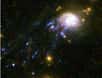 Une équipe internationale de scientifiques comprenant un chercheur du Laboratoire d'Astrophysique de Marseille (UMR CNRS/Université de Provence) vient de détecter une galaxie en train de se faire « dénuder» de son gaz et de ses étoiles. Cette malheureuse galaxie s'est rapprochée un peu trop près d'un amas de galaxies et a subi les effets de cet environnement hostile. L'étude de cette galaxie, effectuée à partir d'observations réalisées avec le télescope Hubble et une kyrielle d'autres télescopes et satellites, apporte un nouvel éclairage sur le mystérieux et long mécanisme de transformation des galaxies au sein des amas de galaxies et pourrait permettre d'expliquer le processus de formation des millions d'étoiles isolées au centre des amas.