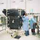 Le premier des deux satellites expérimentaux du système Galileo a été livré à l'ESTEC, le Centre technique de l'Agence spatiale européenne. GSTB-V2 (pour Galileo System Test Bed version2) doit y subir ses essais de qualification avant d'être transféré à Baïkonour pour être lancé par une fusée Soyouz, opérée par Starsem, en décembre 2005.