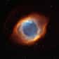 Un groupe de comètes turbulentes qui n'arrêtent pas de s'agiter au milieu d'un nuage de poussière entourant une étoile morte, telle est la nouvelle découverte surprenante du télescope spatial Spitzer de la NASA. Cela se passe au centre de la nébuleuse Helix, très connue des astronomes en raison de sa ressemblance avec un œil géant.