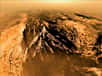 En passant à proximité de Titan, la sonde Cassini a découvert que les étendues d'éthane liquide que les astronomes croyaient apercevoir à la surface de cette lune de Saturne n'étaient en réalité que des champs de dunes !