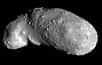 De nouvelles études sur les images transmises par la sonde japonaise Hayabusa de l'astéroïde Itokawa suggèrent qu'un tri de ses rochers s'est opéré, renvoyant les plus petites particules en profondeur et laissant les blocs plus importants en surface.