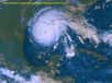 Le cyclone Rita a été rétrogradé au niveau 3 de l'échelle de Saffir-Simpson. Il se déplace vers le Nord-ouest à environ 15 km/h et a frappé la côte sud des Etats-Unis avec des pointes à plus de 200 km/h et des vagues de 5 à 6 m de hauteur. Le centre de l'oeil du cyclone vient d'atteindre la côte.