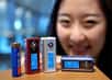 Samsung a présenté hier ses nouveaux baladeurs MP3 très miniaturisés : les YP-T5. Compatibles MP3, WMA et ASF ces baladeurs ne mesurent que 5.4 cm pour un poids de 24 grammes (sans pile).