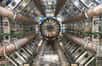 Mauvaise nouvelle pour la communauté des physiciens des particules élémentaires. Le LHC, le plus grand collisionneur de protons du monde, ne fonctionnera probablement pas en 2007. Des supports des quadripôles magnétiques supraconducteurs, destinés à focaliser les faisceaux de protons dans l'accélérateur de 27 km de circonférence, viennent de lâcher lors de tests préliminaires au CERN. Le FERMILAB, qui avait fourni ces quadripôles, réfléchit avec le CERN à une solution.
