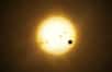 Deux nouvelles exoplanètes de type dit "à transit" viennent d'être découvertes, ce qui porte le nombre d'objets de cette catégorie à douze. Cependant la nouveauté ne réside pas dans l'observation elle-même, mais bien dans les moyens utilisés, à savoir le programme de photométrie SuperWASP, dirigé par une équipe du Royaume-Uni, et le nouveau spectrographe SOPHIE de l'Observatoire de Haute-Provence.