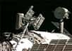 Alors qu'ils effectuaient une sortie dans l'espace mercredi 6 juin dernier, les cosmonautes russes Fiodor Iourtchikhine et Oleg Kotov ont découvert un impact de météorite de la dimension d'une balle sur un appareil d'alimentation fixé à l'extérieur du module Zarya.