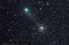 Désormais bien accessible dans les télescopes des astronomes amateurs, la comète C/2009 P1 est passée à proximité de l'amas globulaire Messier 71 il y a peu. L'occasion de réaliser une vidéo de son déplacement devant les étoiles.