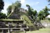La découverte de deux tombeaux mayas intacts au Guatemala n'est pas équivalente à celle de la tombe de Toutânkhamon mais elle est tout de même significative. Elle pourrait en effet nous aider à préciser l'existence possible d'une guerre civile ayant contribué à l'effondrement de la civilisation maya.