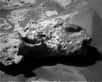 Poursuivant sa route en direction du cratère Endeavour, le dernier robot martien encore en état de rouler vient de croiser une nouvelle météorite ferreuse.