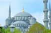 La Mosquée bleue, à Istanbul (ou mosquée Sultan Ahmed), est sans doute l'une des plus célèbres et des plus belles mosquées du monde musulman. Point de départ des pèlerins vers La Mecque, elle est également une attraction touristique très fréquentée.