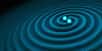 Les ondes gravitationnelles émises par des collisions d'étoiles à neutrons pourraient trahir la nature de la constante cosmologique accélérant l'expansion du cosmos observable. Mais s'agit-il vraiment d'une énergie noire ou faut-il modifier les équations relativistes de la gravitation ? Des simulations montrent que les ondes gravitationnelles de ces collisions pourraient donner la réponse.