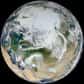 Devenu célèbre pour ses images de la Terre en version XXL, et en particulier l'extraordinaire Blue Marble, le satellite météorologique américain Suomi NPP nous propose de découvrir notre planète côté pôle Nord.