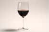 La juste quantité de vin rouge à boire pour favoriser le sommeil, protéger le métabolisme contre les maladies cardiovasculaires et avoir d’excellents taux de bon cholestérol serait un seul verre le soir, au dîner, selon une étude internationale.