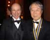 Peter Higgs, François Englert et Robert Brout ont tous trois été influencés par les travaux de Yoichiro Nambu lors de leur découverte du fameux mécanisme donnant des masses aux particules. À l'origine avec d'autres de la QCD (Quantum ChromoDynamics ou chromodynamique quantique) et de la théorie des cordes, Nambu vient, hélas, de décéder. Il était lauréat du prix Nobel de Physique de 2008.