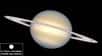 Des chercheurs de la Nasa et de l’Observatoire de Paris ont montré que la stratosphère de Saturne, au niveau de l’équateur, était le siège d’oscillations de température sur une longue période. Le phénomène est très similaire à celui que l’on connaît sur Terre sous le nom d’oscillation quasi-biennale.