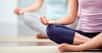 Le yoga, pratique ancestrale indienne, est de plus en plus utilisé dans les hôpitaux français en complément des soins traditionnels. Il est proposé à des patients souffrant de cancer ou de douleurs chroniques.