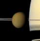 Les mesures fines de gravité que Cassini a effectuées au cours de six survols de Titan entre 2006 et 2011 indiquent l’existence d’un océan global souterrain. Une découverte qui fait de ce satellite de Saturne un des endroits du Système solaire où des formes de vies exotiques ont pu apparaître dans le passé.