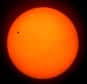 Il reste un peu plus d'un mois pour se préparer au prochain passage de Vénus devant le Soleil, le 6 juin prochain. C'est ce grand événement, rarissime, que l'on appelle le transit de Vénus et dont l'échéance suivante attendra 2117.