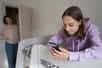 Les enfants sont très tôt familiarisés avec les réseaux sociaux, et il est peu réaliste de leur interdire l'accès à Internet. Mais les parents ignorent peut-être qu'il existe des fonctionnalités sur ces sites ou applications mobiles qui permettent de restreindre leur temps d'écran.