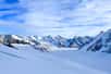 Une récente étude scientifique bouleverse notre compréhension de l'adaptation humaine à l'ère glaciaire. Contrairement aux théories dominantes, nos ancêtres auraient persisté en Europe centrale durant le pic glaciaire, tout comme certains prédateurs tels que les loups et les ours. Cette découverte remet en question notre vision de la résilience humaine face aux conditions climatiques extrêmes. Quelles implications cette nouvelle perspective apporte-t-elle à notre compréhension de l'évolution humaine ?