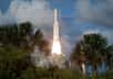 Contrainte à un troisième report, la fusée Ariane 5 a enfin pu décoller samedi, emportant avec elle deux satellites de télécommunications et un véhicule de maintenance de satellites. Après un gel des activités lié au confinement dû à la pandémie de coronavirus, la 253e mission du lanceur a été accomplie avec succès.