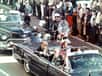 L'assassinat de John Fitzgerald Kennedy survient le 22 novembre 1963 à Dallas, aux États-Unis. Alors qu'il était candidat à sa réélection au poste de président des États-Unis, « JFK » est tué d'une balle dans la tête pendant le passage du cortège présidentiel. S'il a été conclu que le tireur, Lee Harvey Oswald, a agi seul, de nombreuses rumeurs et suspicions évoquent un complot.