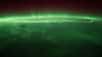 Capturée depuis la Station spatiale internationale, cette vidéo en accéléré nous dévoile la beauté fascinante d’une aurore polaire qui embrase l’atmosphère terrestre. Les six astronautes alors à bord de l'ISS, située à 400 km d’altitude, étaient aux premières loges pour assister à ce spectacle.