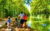 Une randonnée le long du canal du Midi, site classé au patrimoine mondial de l'Unesco, demeure incontournable pour tout bon cyclotouriste. © M.studio, Adobe Stock