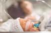 Vous êtes parents d’un nourrisson et vous vous demandez s’il faut donner du Beyfortus à votre enfant ? Voici tout ce qu’il faut savoir sur ce nouveau traitement préventif de la bronchiolite.