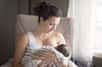 D'après une étude internationale, le risque de mort subite du nourrisson (MSN) serait réduit de moitié quand le bébé est allaité durant deux mois. Même un allaitement partiel, complété par des préparations premier âge, semble bénéfique.