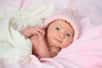 Une étude britannique suggère que dans l'utérus, les bébés préfèrent des images ressemblant à des visages, ce qui expliquerait qu'ils les reconnaissent dès la naissance. Toutefois, l'étude ne fait pas l'unanimité dans la communauté scientifique.