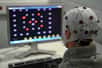 Développé en France par le Gipsa-lab de Grenoble, Brain Invaders est un jeu vidéo qui fonctionne à partir d’une interface neuronale directe. Les ondes électriques P300 émises par le cerveau sont interprétées comme des commandes pour faire feu. Une technique qui pourrait être appliquée pour aider des personnes à mobilité réduite ou incapables de parler.