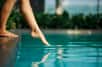 Que faut-il faire pour enfin mettre plus qu'un orteil dans sa piscine ? © Kate, Adobe Stock