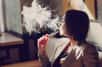 Même si elles ne sont pas sans risque, les cigarettes électroniques seraient plus efficaces pour arrêter de fumer que les traditionnels substituts. Vapoter de la nicotine au lieu d'inhaler la fumée du tabac donne davantage de chances pour atteindre l'abstinence tabagique d'après cette nouvelle étude.