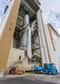 Au Centre spatial guyanais, les équipes d’Arianespace et du Cnes sont de nouveau sur le pont. Après l’échec de la mise sur une bonne orbite de deux satellites Galileo, pour l’instant pas encore officiellement expliqué, et le succès du lancement du dernier ATV, elles se préparent au lancement d’une Ariane 5. Deux satellites de télécommunications sont à lancer ce soir pour des clients fidèles d’Arianespace.