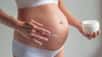 Une étude française démontre que les nanoparticules de dioxyde de titane traversent la barrière placentaire. Le TiO2, constituant de l'additif E171, est interdit dans l'industrie agro-alimentaire mais reste autorisé dans les produits cosmétiques. Les chercheurs veulent maintenant étudier les conséquences d'une exposition au dioxyde de titane sur le bébé in utero.