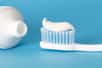 Le peroxyde d'hydrogène et le dioxyde de titane, largement présents dans les dentifrices, sont suspectés de poser des risques pour la santé. © solidcolours, Istock.com