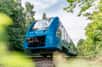 Fabriqué en partie en France par Alstom, le premier train utilisant une pile à combustible a commencé à desservir une ligne régulière en Basse-Saxe (Allemagne). Le train Coradia iLint pourra parcourir 1.000 kilomètres avec un plein d’hydrogène.