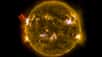 Le Soleil est l'étoile la plus proche de la Terre, à environ 150 millions de kilomètres. C'est une immense boule de gaz qui convertit son hydrogène en hélium par réaction nucléaire. Sa surface rappelle le bouillonnement de l'eau chaude. Des bulles remontent de l'intérieur, transportant la chaleur vers sa surface, où se forment régulièrement des taches. Ce sont des anomalies magnétiques qui freinent la remontée de la chaleur interne du Soleil, formant à certains endroits des zones sombres où la température est inférieure d'environ 2.000 °C par rapport au reste de la surface (mesurée à 5.600 °C). La périodicité de ces taches (le cycle solaire) est connue depuis les observations de l'astronome amateur allemand Heinrich Schwabe, au XIXe siècle.