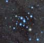 Des astronomes de l’Eso ont observé en détail la constellation du Scorpion et en particulier l’amas d’étoiles Messier 7, situé à proximité de sa queue. Très brillant, Messier 7 est l’un des amas stellaires ouverts les plus vastes du ciel et peut aisément être repéré à l’œil nu.