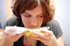 La faim joue avec nos sens. C’est en tout cas le résultat d’une étude française qui montre que l’envie de manger passe tout d’abord par le système olfactif. Chez certaines personnes, ce mécanisme fonctionne mal, ce qui conduirait au développement de troubles alimentaires.