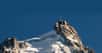 Monde mythique et secret, réservé aux amateurs éclairés, la haute montagne a toujours fasciné, même si aujourd'hui on peut y accéder en téléphérique. Cette escapade veut entre autres rendre hommage aux guides qui ont fait l’histoire de l’alpinisme. Je vous invite donc à faire un tour à Chamonix... embarquement pour l'aventure !