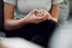 Une thérapie comportementale en ligne permettrait de soulager les douleurs chroniques plus efficacement que les traitements classiques. © Kay A/peopleimages.com, Adobe Stock