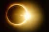 Le 13 septembre 2015, une éclipse partielle du Soleil se montrait au sud de l'Afrique, à Madagascar et à quelques marins naviguant dans l'océan Indien. Dans l’espace, le satellite SDO avait en revanche bénéficié de conditions lui permettant de voir et la Terre et la Lune transiter devant le Soleil.